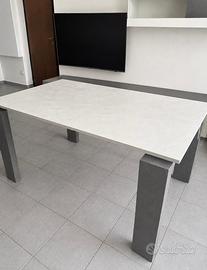Tavolo moderno