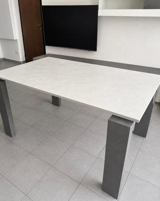 Tavolo moderno