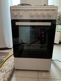 Fornello a gas con forno elettrico