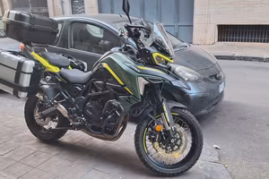 Moto benelli trk 702x