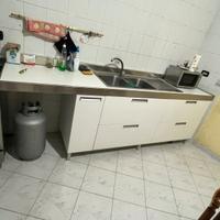 Cucina completa con frigorifero