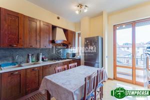 LUMINOSO QUADRILOCALE CON BOX IN CENTRO A MAGENTA!