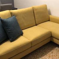 divano con poggiapiedi estraibile