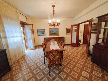 Appartamento di 145 m² con 5 locali e box auto a P