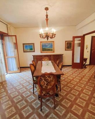 Appartamento di 145 m² con 5 locali e box auto a P