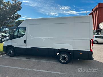 Noleggio furgone IVECO con coducente