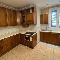 Cucina in legno massello di castagno