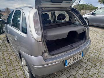Opel corsa.