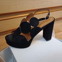 Sandalo nero con tacco largo