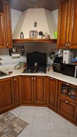 Cucina ante in massello, 4,3 m + elettrodomestici