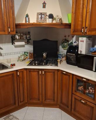 Cucina ante in massello, 4,3 m + elettrodomestici