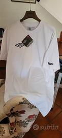 2 T-shirt taglia XXL originali. Umbro e Bear