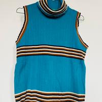 Top smanicato a collo alto