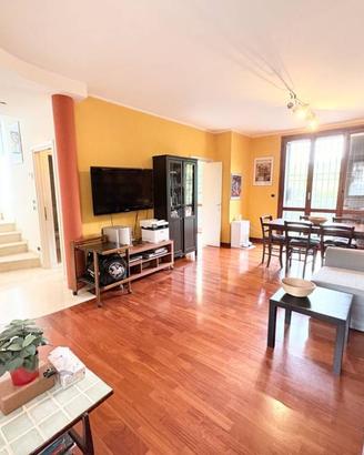 Villa di 200 m² con più di 5 locali e box auto a P