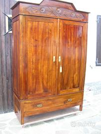 Armadio in legno massello