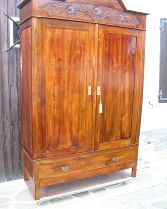 Armadio in legno massello