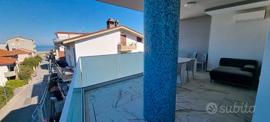 Ampio balcone vista mare