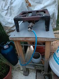 fornello a gas con sasso in pietra lavica 