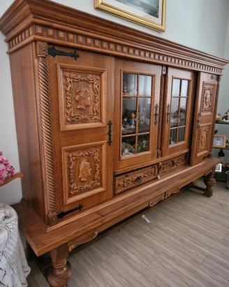 mobile in legno massiccio intagliato