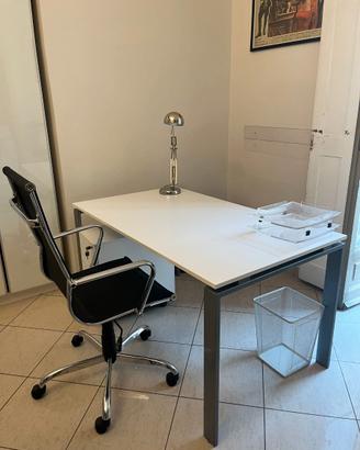 set ufficio scrivania, sedia girevole ed accessori