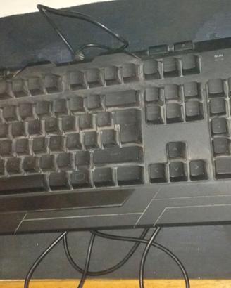 Cuffie Razer Kraken, mouse tastiera e tappetino