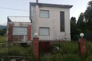 Villa di 331 m² con più di 5 locali e box auto dop