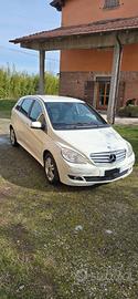 MERCEDES B180