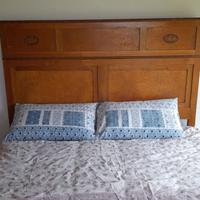 letto  matrimoniale in  noce  con inserti