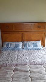 letto  matrimoniale in  noce  con inserti
