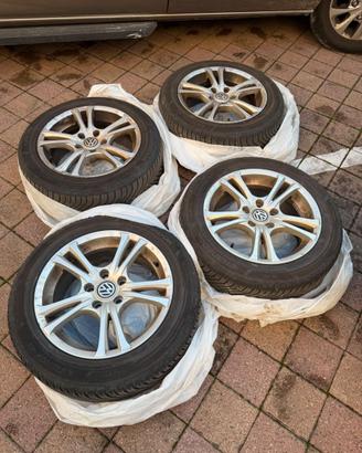 4 CERCHI ORIGINALI VOLKSWAGEN 16" IN LEGA + GOMME