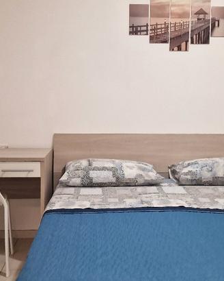 Stanza con bagno Arredata
