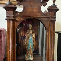 Arredo liturgico: teca in legno lavorato