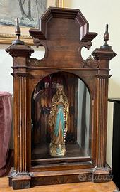 Arredo liturgico: teca in legno lavorato