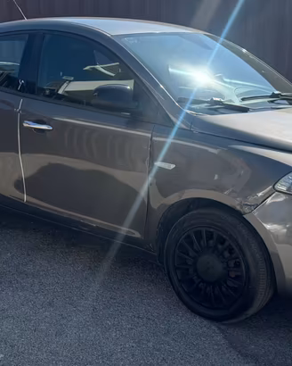 Lancia Ypsilon 1.2 69 CV 5 porte GPL Ecochic Gold