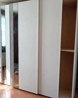 Armadio a parete 3 ante con inserti a specchio
