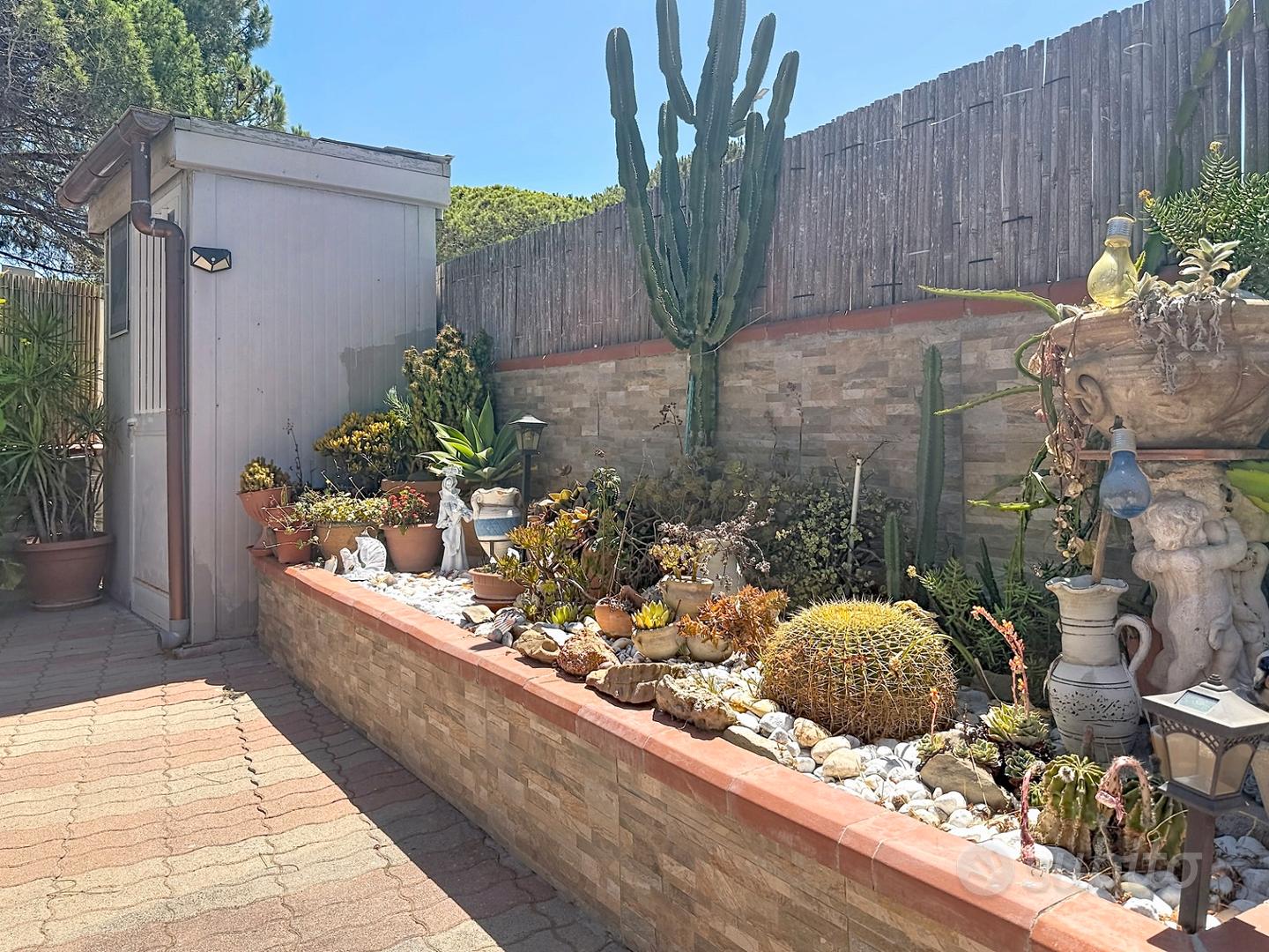 A due passi dal mare, con giardino - Vista 4