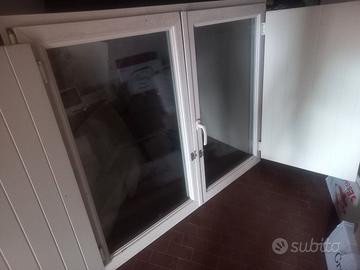 Finestra grande in pvc con persiane 125x150 cm