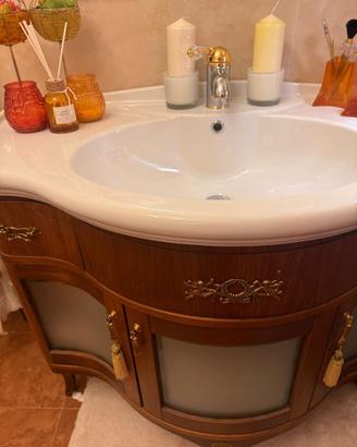 BAGNO CLASSICO ELEGANTE – PARI AL NUOVO