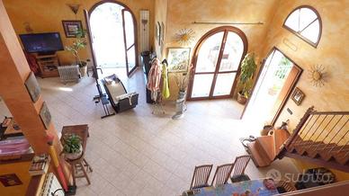 Villa di 200 m² con più di 5 locali a Diano Marina