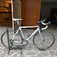 bici pinarello da corsa in carbonio