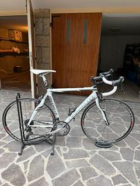 bici pinarello da corsa in carbonio