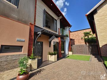 CASA SEMINDIPENDENTE A CAPRIOLO