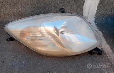 Fari e fanale Toyota Yaris 1.4 anno 2006