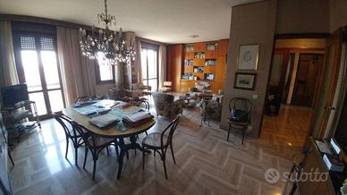 Appartamento di 143 m² con 4 locali e box auto a M