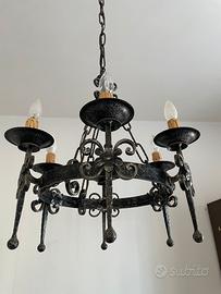 Lampadario in ferro battuto