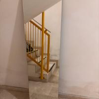 Specchio da parete con fissaggio a viti