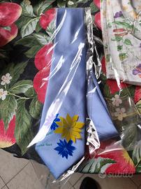 Cravatta azzurro/viola con richiami a Lilla