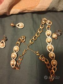 Parure elegante 5 pezzi color oro con perle e stra
