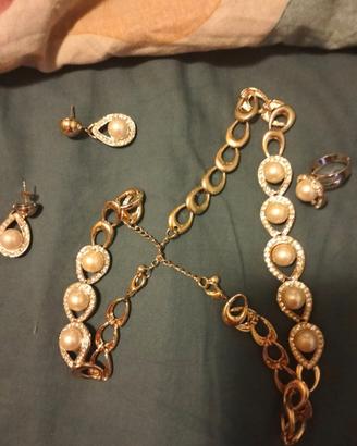 Parure elegante 5 pezzi color oro con perle e stra
