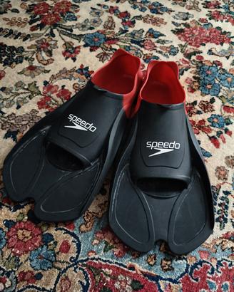 Speedo pinne per piscina